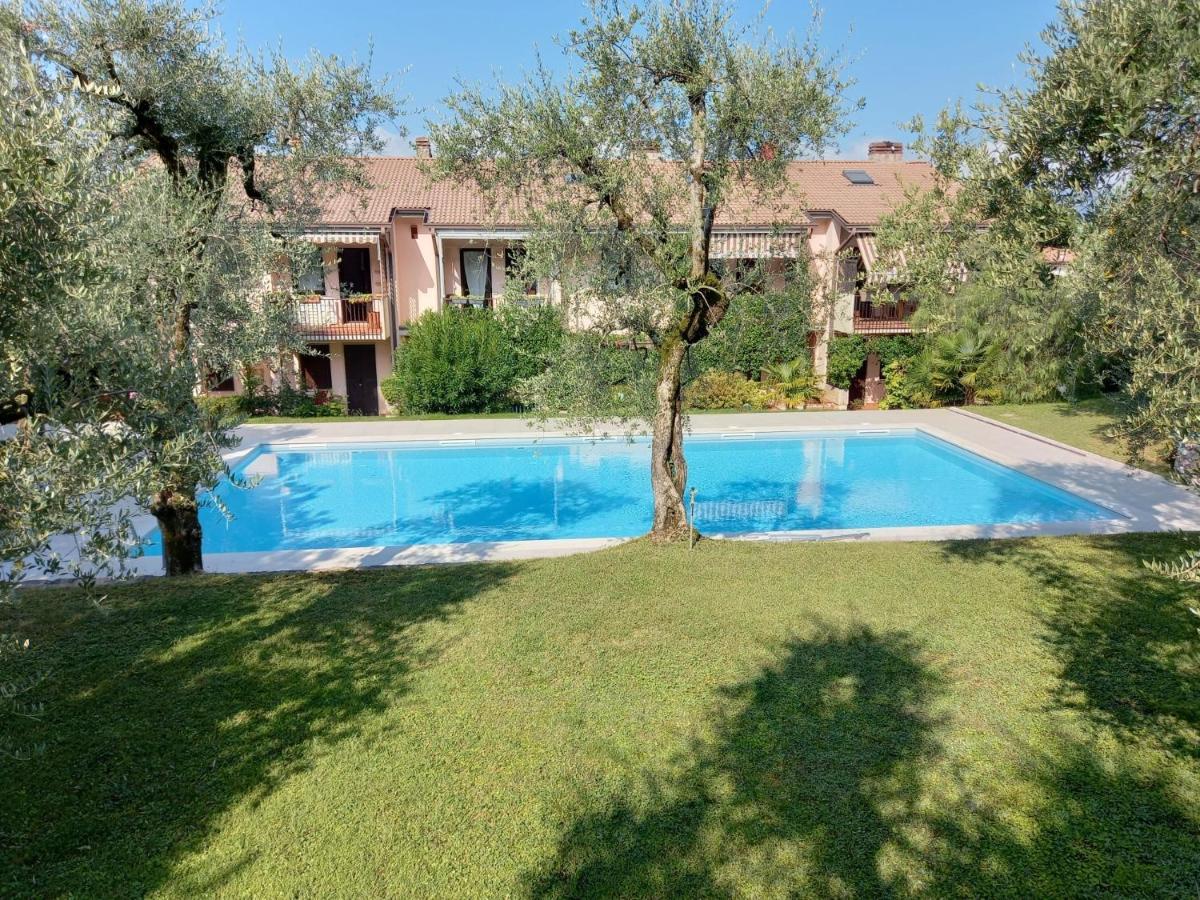 Residenza Riviera Degli Olivi Apartment Torri Del Benaco Exterior photo